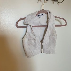 I am Gia white zip up crop top